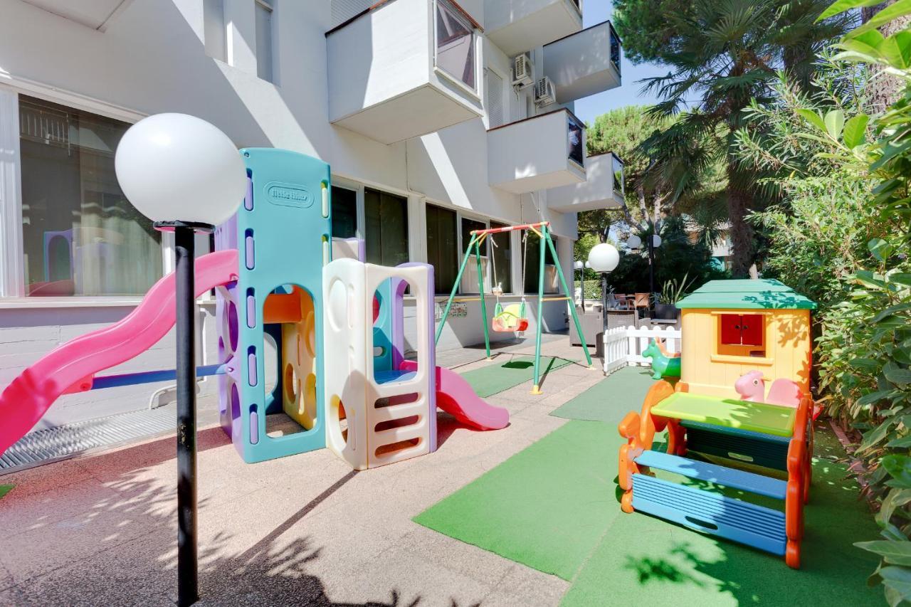 Hotel Kiss Cesenatico Exterior photo